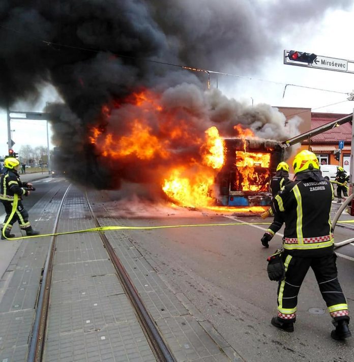 ZAGREB U Dubravi tijekom vožnje planuo ZET-ov autobus