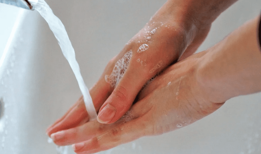 TREBA LI DODATNO BRISATI PAKIRANJA IZ PRODAVAONICA? Samo perite ruke