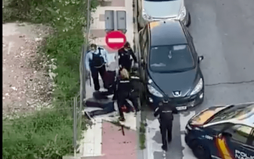 BRUTALNOST ŠPANJOLSKE POLICIJE Premlaćivanje mladića građani s balkona gledali i pljeskali