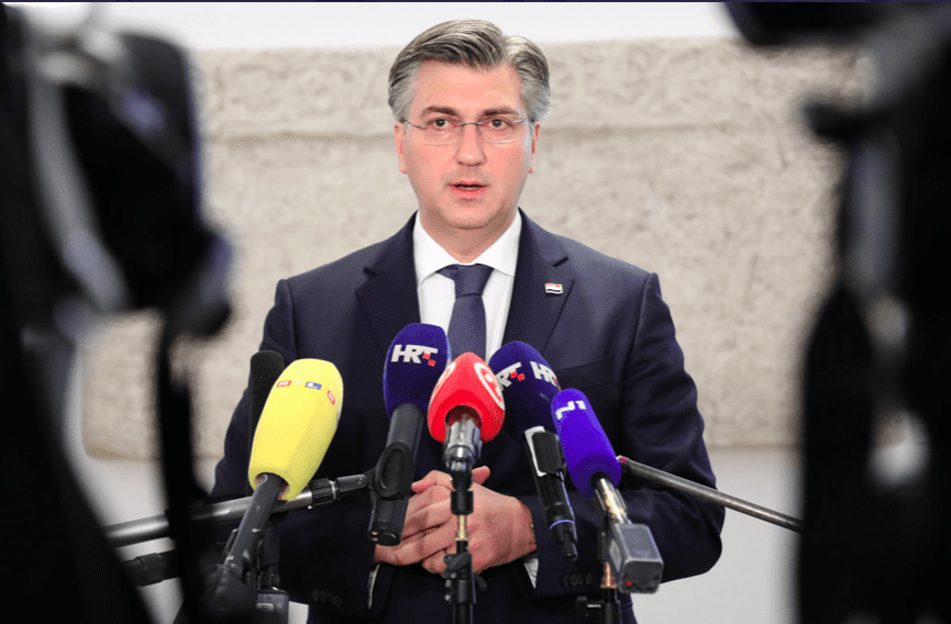 PLENKOVIĆ ODRŽAO PREDIZBORNI GOVOR NOVINARIMA Zakon ide na javnu raspravu