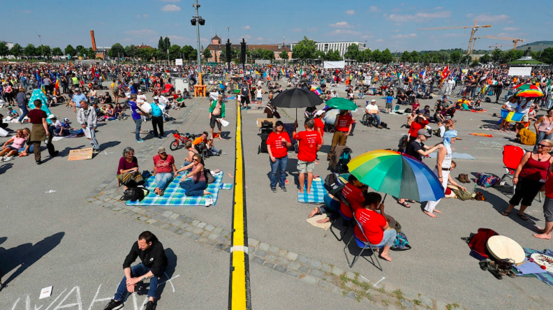 TISUĆE NIJEMACA NA PROSVJEDIMA Prosvjedi u raznim gradovima – razlozi različiti