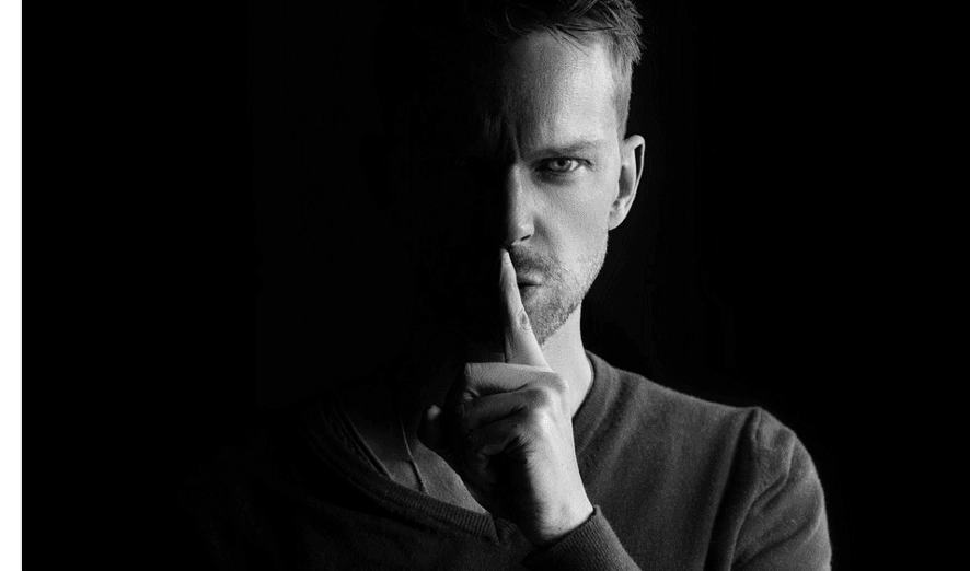 PRISLUŠKIVANJE NOVINARA ILI PRENOŠENJE INFORMACIJA? Sprega s političarima jača od kolegijalnosti novinara