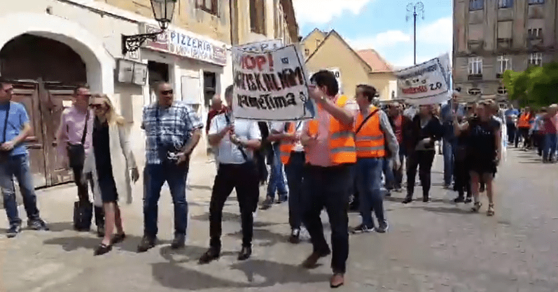 U ZAGREBU POČEO PROSVJED PODUZETNIKA Među zahtjevima nastavak mjera za očuvanje radnih mjesta i moratorij na kredite