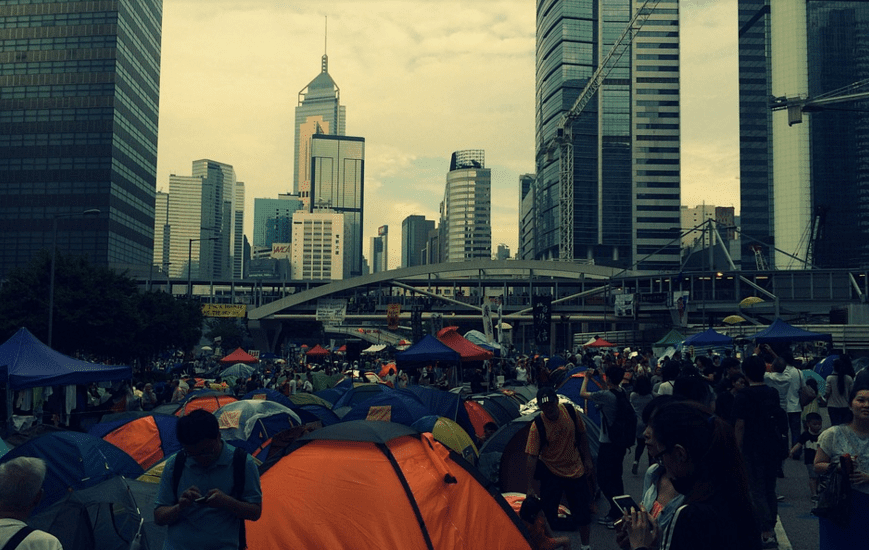 PRITISAK SAD-A NA KINU Specijalna policija raspoređena diljem Hong Konga