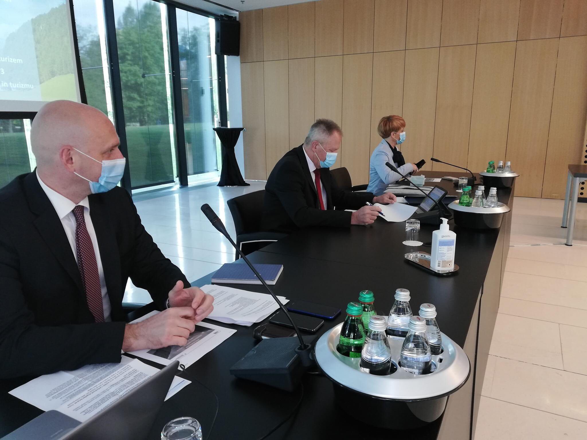 Slovenija zbog turizma želi otvorene granice, otvara i javni promet