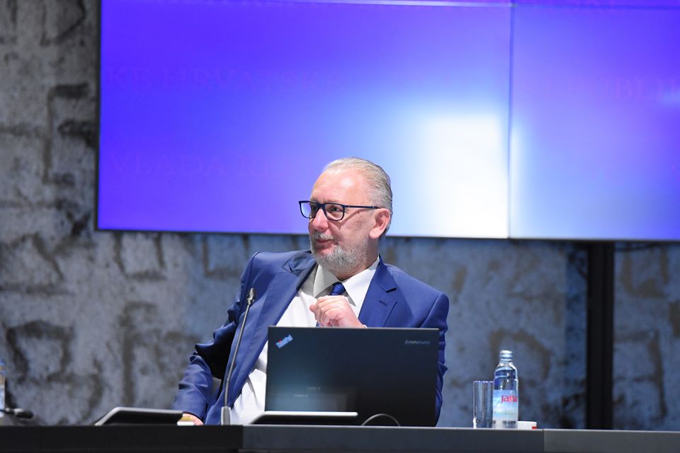 HOĆEMO LI TURIZAM PLATITI KORONAVIRUSOM? Božinović ponovio: “Nema indicija za zatvaranje granica”