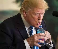 ANKETA POKAZALA: Amerikanci protiv koronavirusa pili i injektirali varikinu i dezinficijense