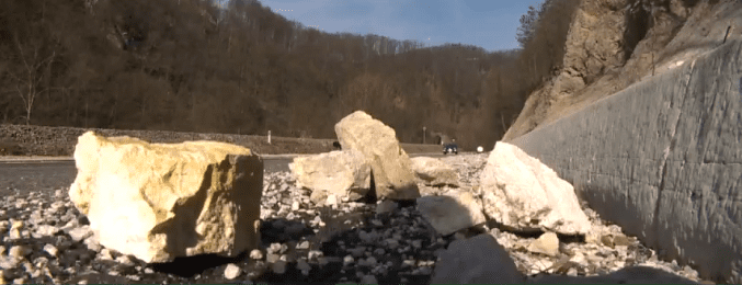 HAK: Kolnici mjestimice mokri, mogući odroni