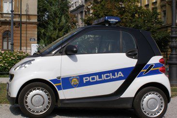 U ZAGREBU PROPAO DIO KOLNIKA Na Bukovačkoj cesti pojavila se rupa – sanacija u tijeku