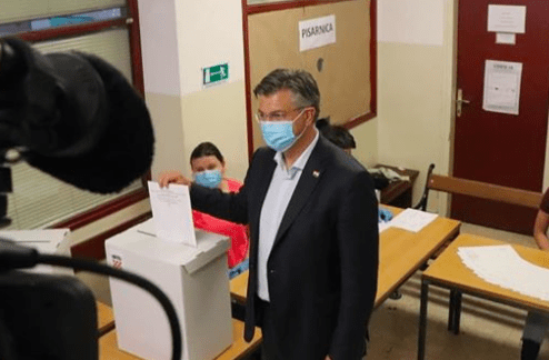 IZBORI 2020 Dolazak Plenkovića u izborni stožer HDZ-a pozdravljen burnim pljeskom