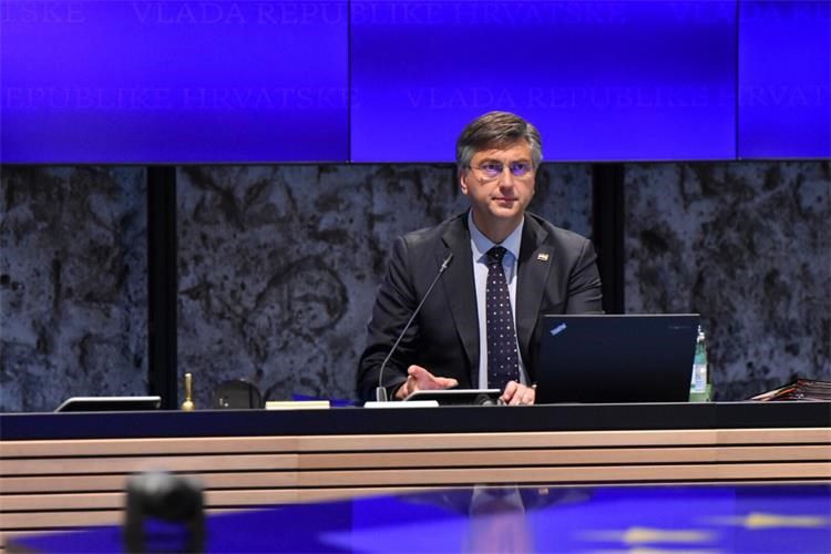 OČITOVANJE VLADE USTAVNOM SUDU Na zatvorenom dijelu sjednice donijeto očitovanje