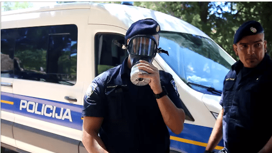 KRAJ ŠIBENIKA NEKONTROLIRANO ISTJECANJE KLORA Curenje plina još nije zaustavljeno ali neutralizatori rade