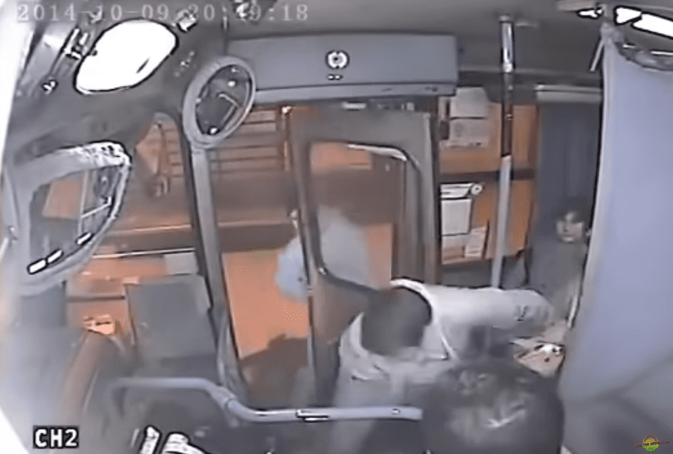 Pokušao je ukrasti torbicu u autobusu, a onda mu se dogodilo OVO