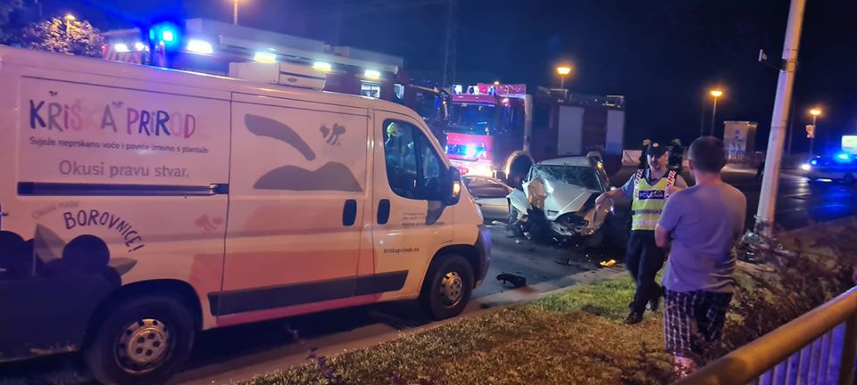 ZAGREB Pijan se zabio u kamen, a život izgubila suvozačica