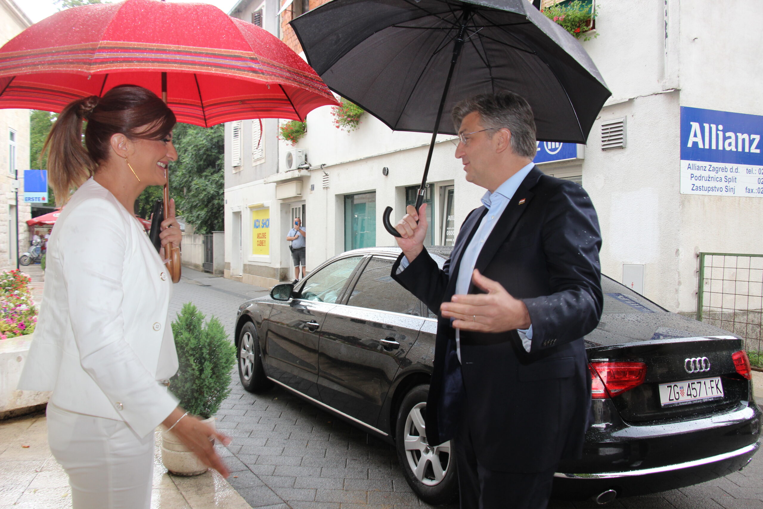 (FOTO GALERIJA) DRŽAVNI VRH U SINJU 305 Sinjska alka okupila je cijeli državni vrh koji je dočekala gradonačelnica Križanac