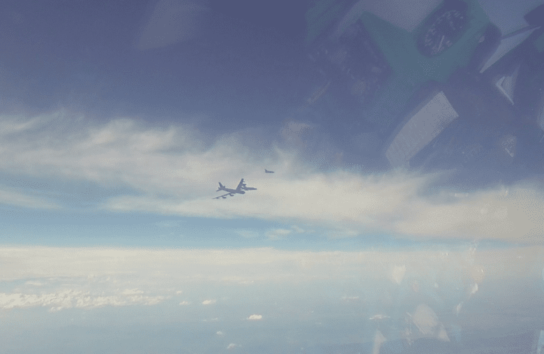 (VIDEO) Iznad Hrvatske zajedno letjele američke zračne snaga B-52 i hrvatski MiG-21 iz sastava 191. Eskadrile lovačkih aviona HRZ-a