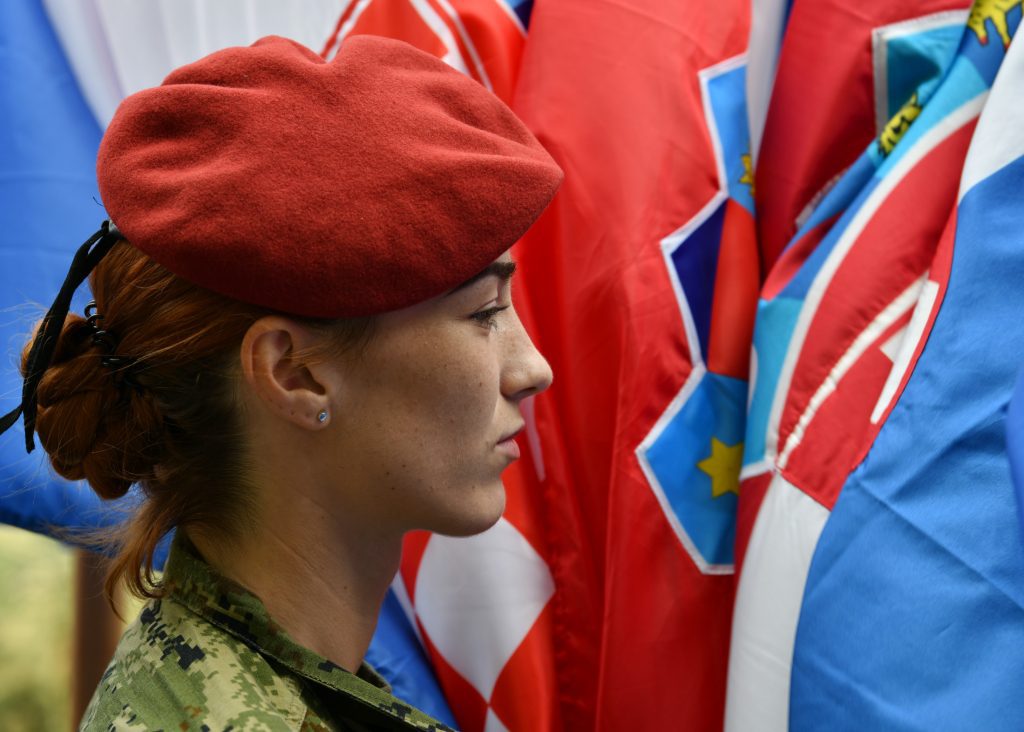 (Foto galerija) MILANOVIĆ IZ KNINA ČESTITAO: “Živjela Hrvatska, k’o narod silna, k’o sunce visoka!”