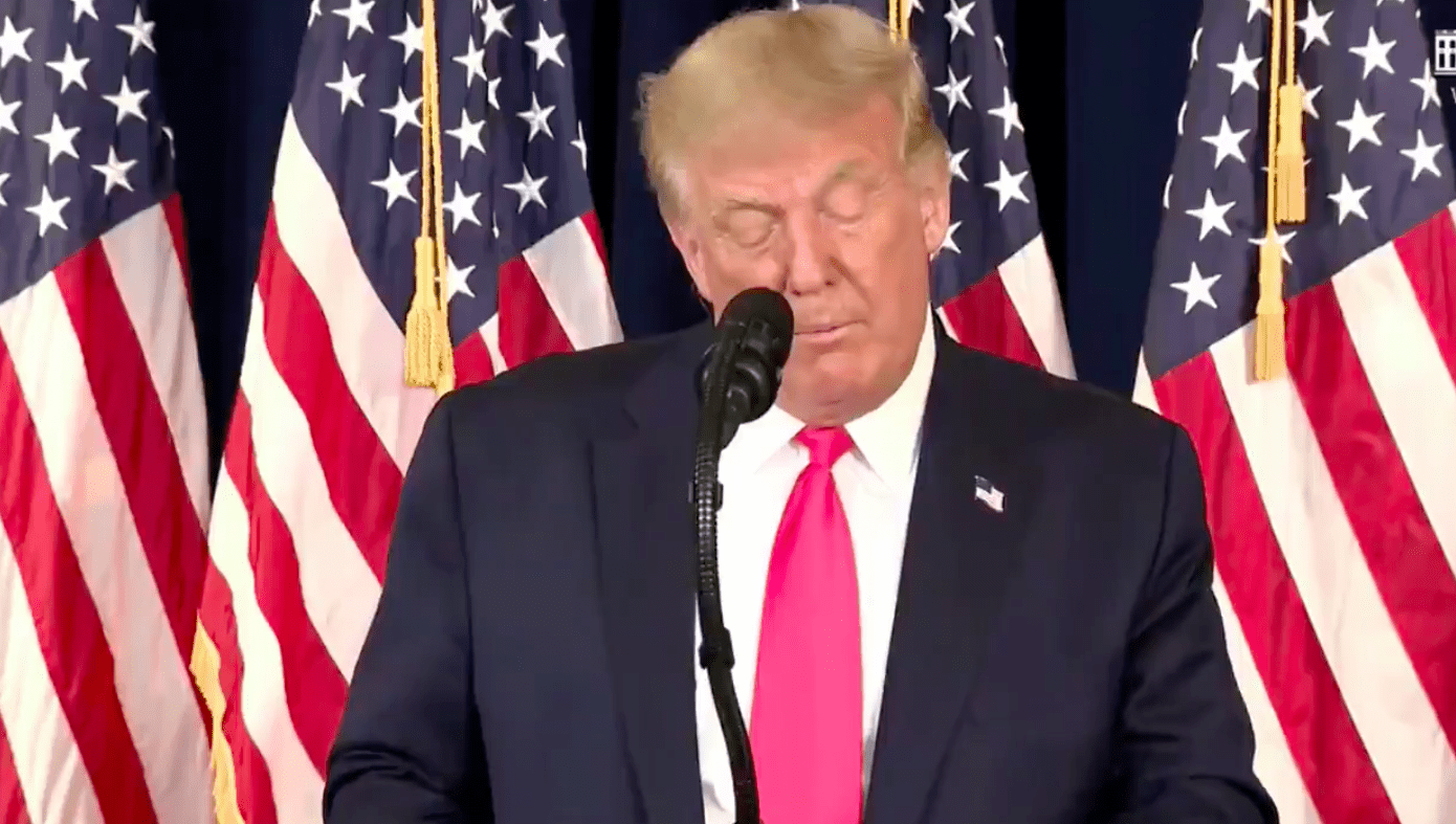 PUCNJAVA IZVAN PREDSJEDNIČKOG KOMPLEKSA Tajne službe hitno izvele Trumpa dok je držao press konferenciju