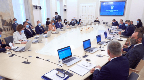MANDATI NA RASPOLANJE Premijer sugerirao, Ćorić prvi ispunio naputak – direktori mu predali mandate