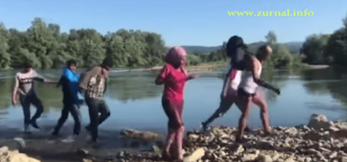 (VIDEO) KAKO ILEGALNO PRIJEĆI DRŽAVNU GRANICU U MANJE OD 6 MINUTA? Međudržavno “loptanje” s migrantima