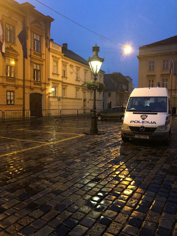 Uvedena ograničenja kretanja i prometovanja Trgom svetog Marka