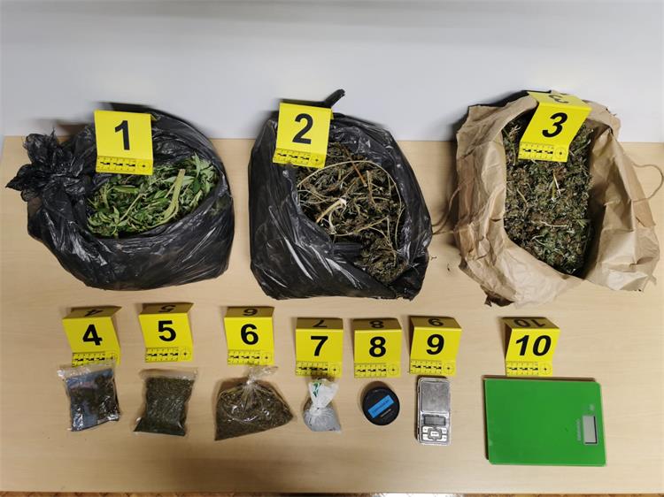 FOTO U Hvaru i Splitu pronađeno i oduzeto preko 4.5 kilograma marihuane