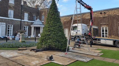 USUSRET BOŽIĆU EUROPA BALANSIRA: Između blagdanskog slavlja i strogoće
