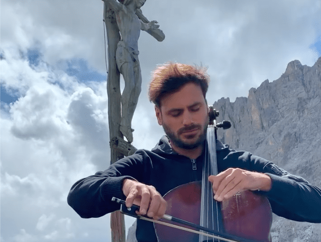 (VIDEO) Stjepan Hauser u planinama svira kršćansku himnu “Bliže, o Bože moj”