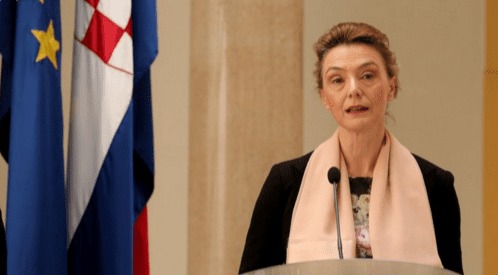 MRAČNA STRANA DJEČJIH SELFIJA: Pejčinović Burić upozorava na zlouporabu putem interneta