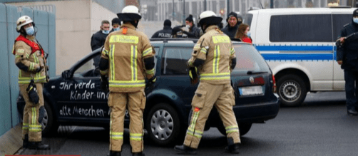 (VIDEO) AUTOM U VRATA KANCELARKE MERKEL: Napad nema ekstremističku pozadinu