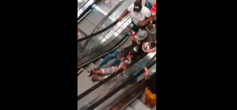 VIDEO Ovo se dogodi kad Kamerunci dobiju PRVE pokretne stepenice