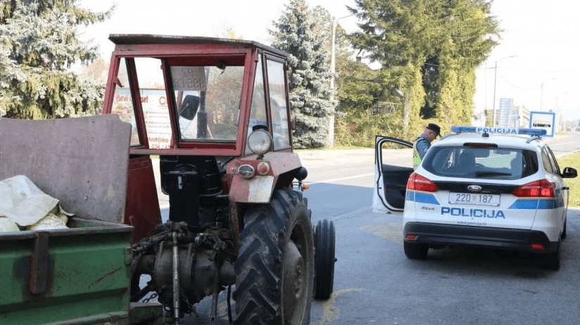 PAKRAC 73-godišnjak pijan traktorom rušio ograde, voćke i kapije