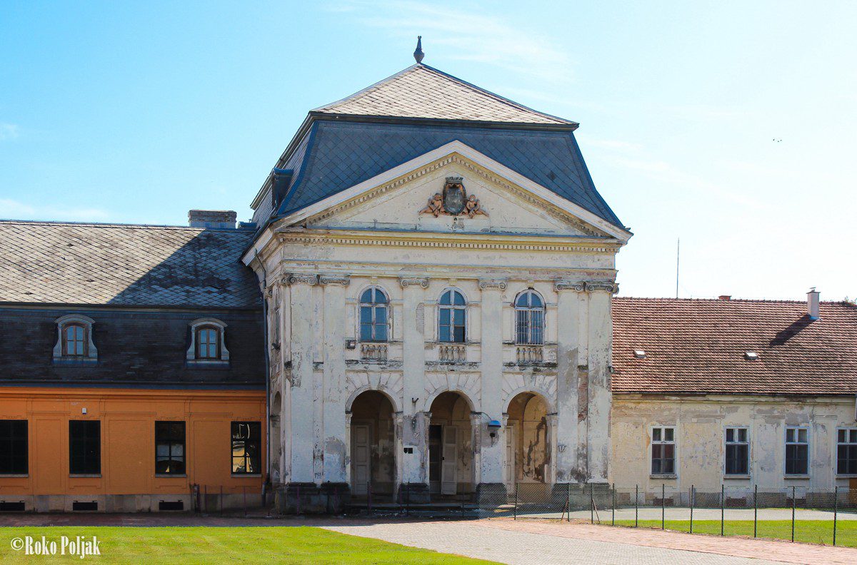 Blago slavonskih dvoraca u istraživanju  Silvije Lučevnjak i Jasminke Najcer Sabljak: Pejačevići su imali dvorce i u Virovitici i u Osijeku