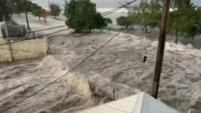 VIDEO Pogledajte trenutak kada tsunami pogodi Tongu