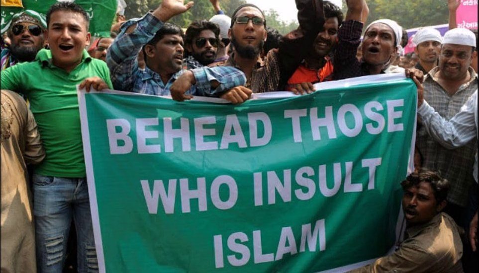 PAKISTAN Djevojka osuđena na SMRT jer je putem WhatsAppa “bogohulila”