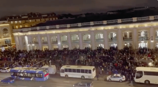 RUSKA POLICIJA UHIĆUJE PROSVJEDNIKE Ljudi viču: “Ukrajina nije naš neprijatelj!”