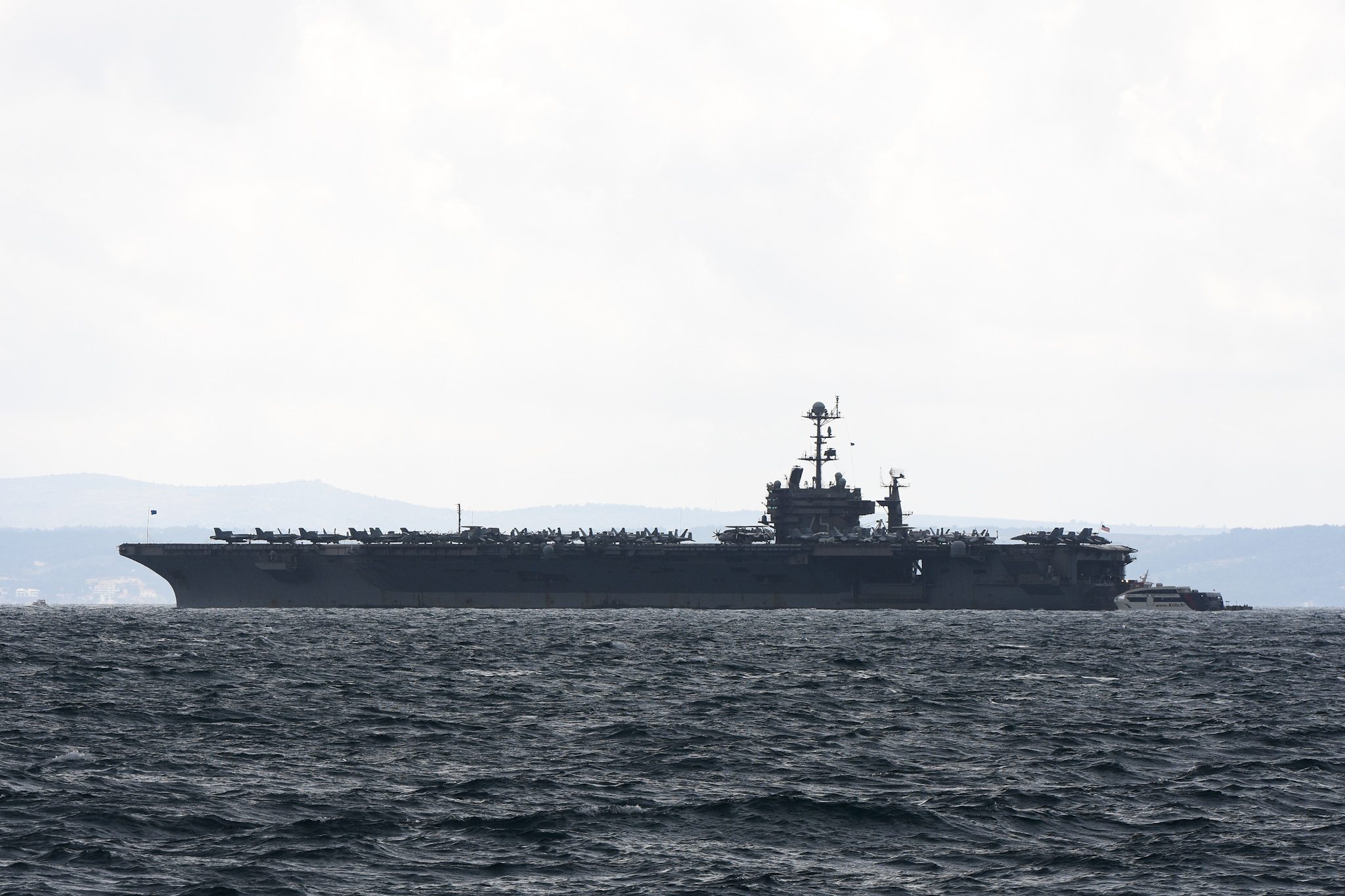 Premijer RH Andrej Plenković i tri ministra posjetila američki nosač Harry S. Truman