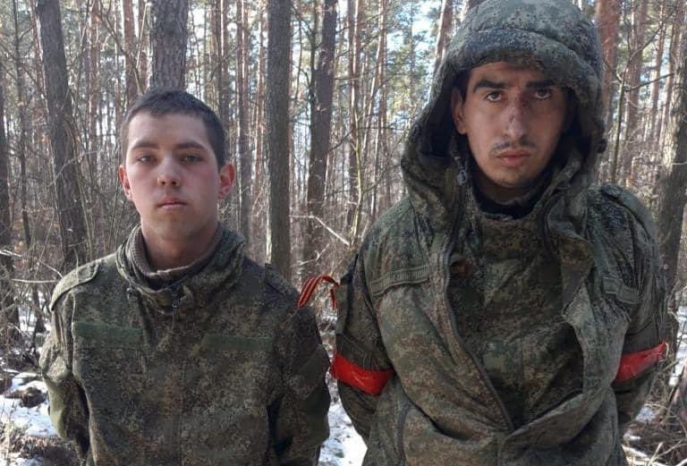 FOTO Ovo su djeca koje je Putin poslao u smrt: Dva zarobljena ruska vojnika pokazuju horor rata