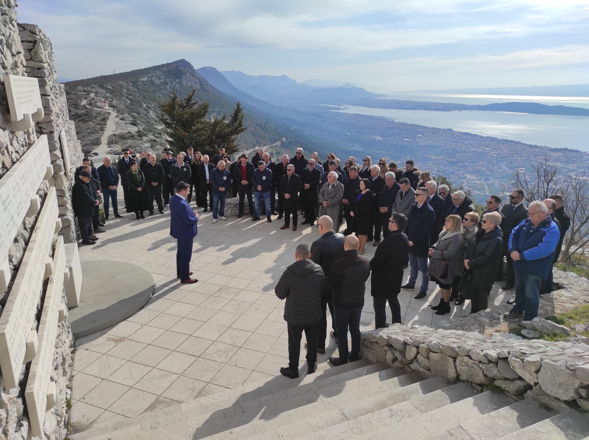 Kaštelani na Dan grada položili vijence za poginule heroje Domovinskog rata