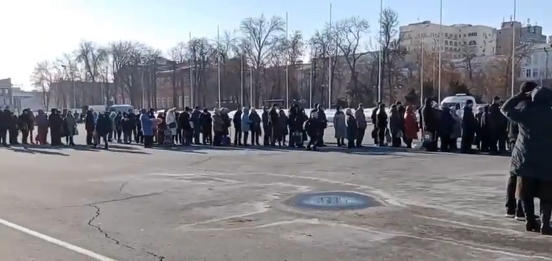 VIDEO Rusi u kolonama od više od sto ljudi čekaju priliku za kupiti šećer