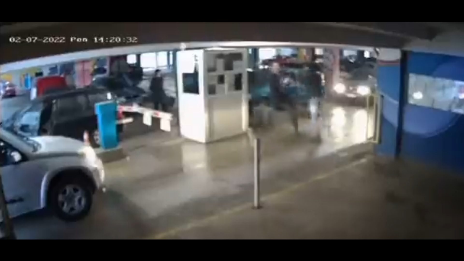 VIDEO Zbog četiri kune premlatio radnika na parkingu