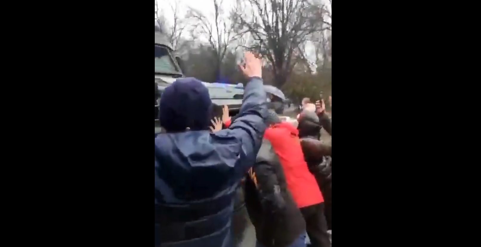 Ovo je hrabrost! Ukrajinski civili u Melitopolju ODBILI ruski konvoj