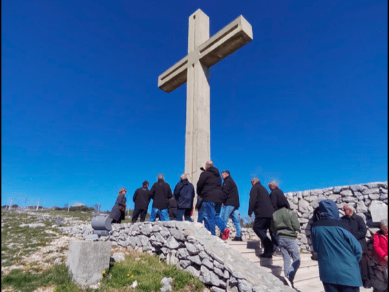 U Kaštelima i Općini Lećevica tradicionalno obilježeno sjećanje na žrtve Domovinskog rata i žrtve iz Kevine jame