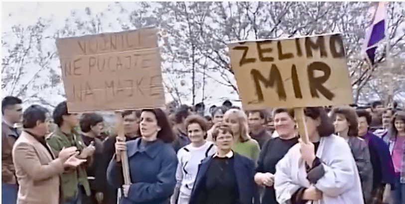 (VIDEO) Dan kada su Hercegovci goloruki stali pred tenkove JNA i spriječili ih da odu u Hrvatsku