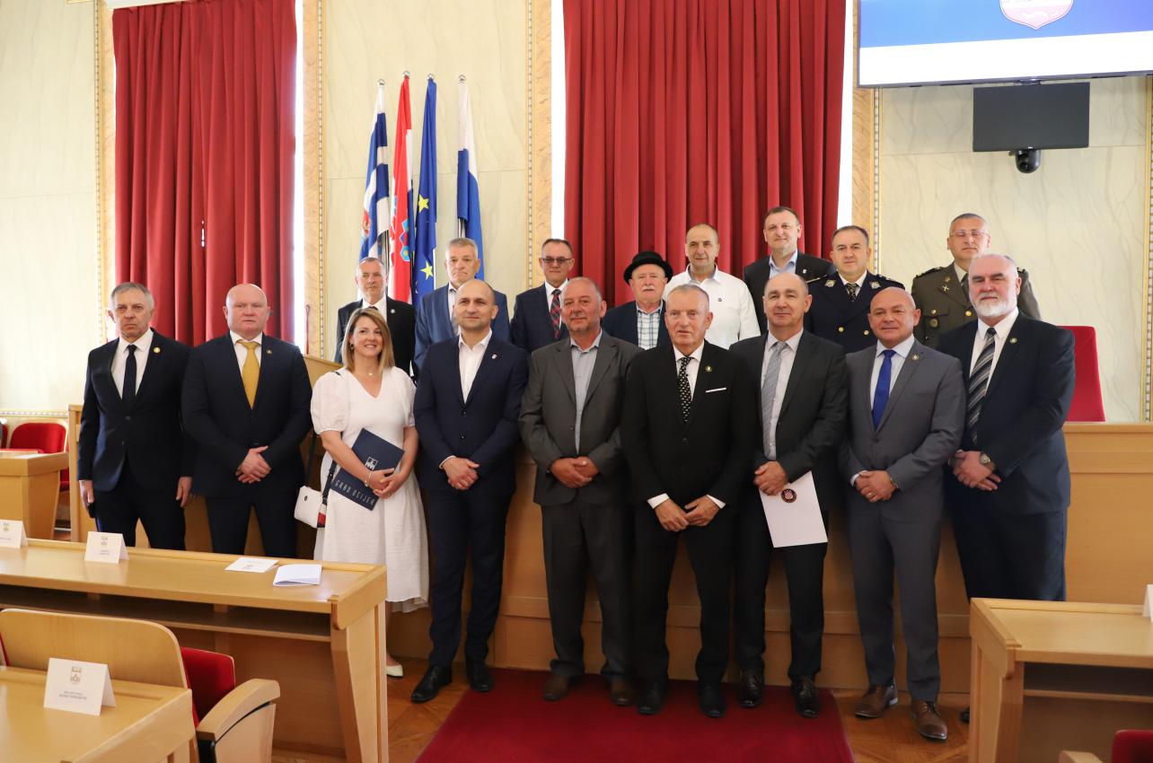 FOTOGALERIJA Osnovan ogranak Hrvatskog generalskog zbora za Slavoniju i Baranju