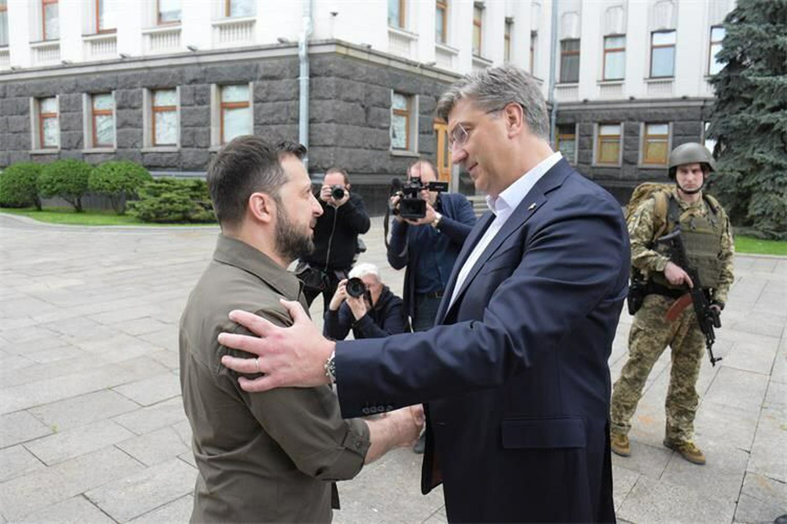 Plenković stigao u Kijev, odmah se sastao sa Zelenskim