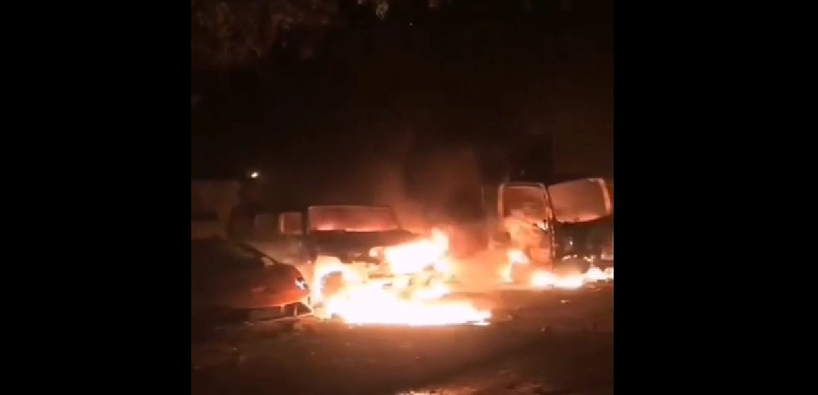 VIDEO Ovako to rade na Šri Lanci: Premijer ih pljačkao, pa mu zapalili kuću i automobile
