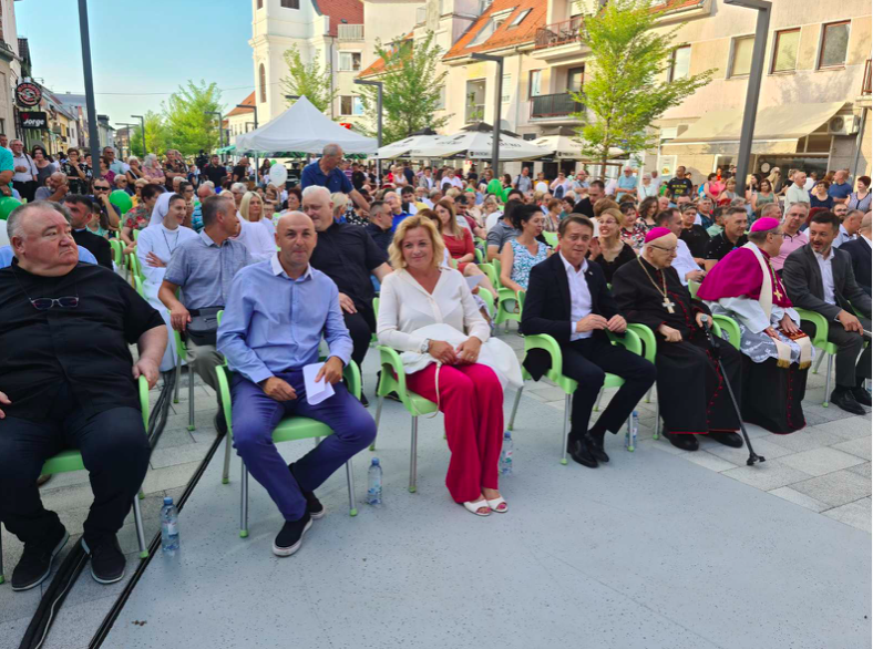 Otvoren novouređeni središnji trg u Valpovu