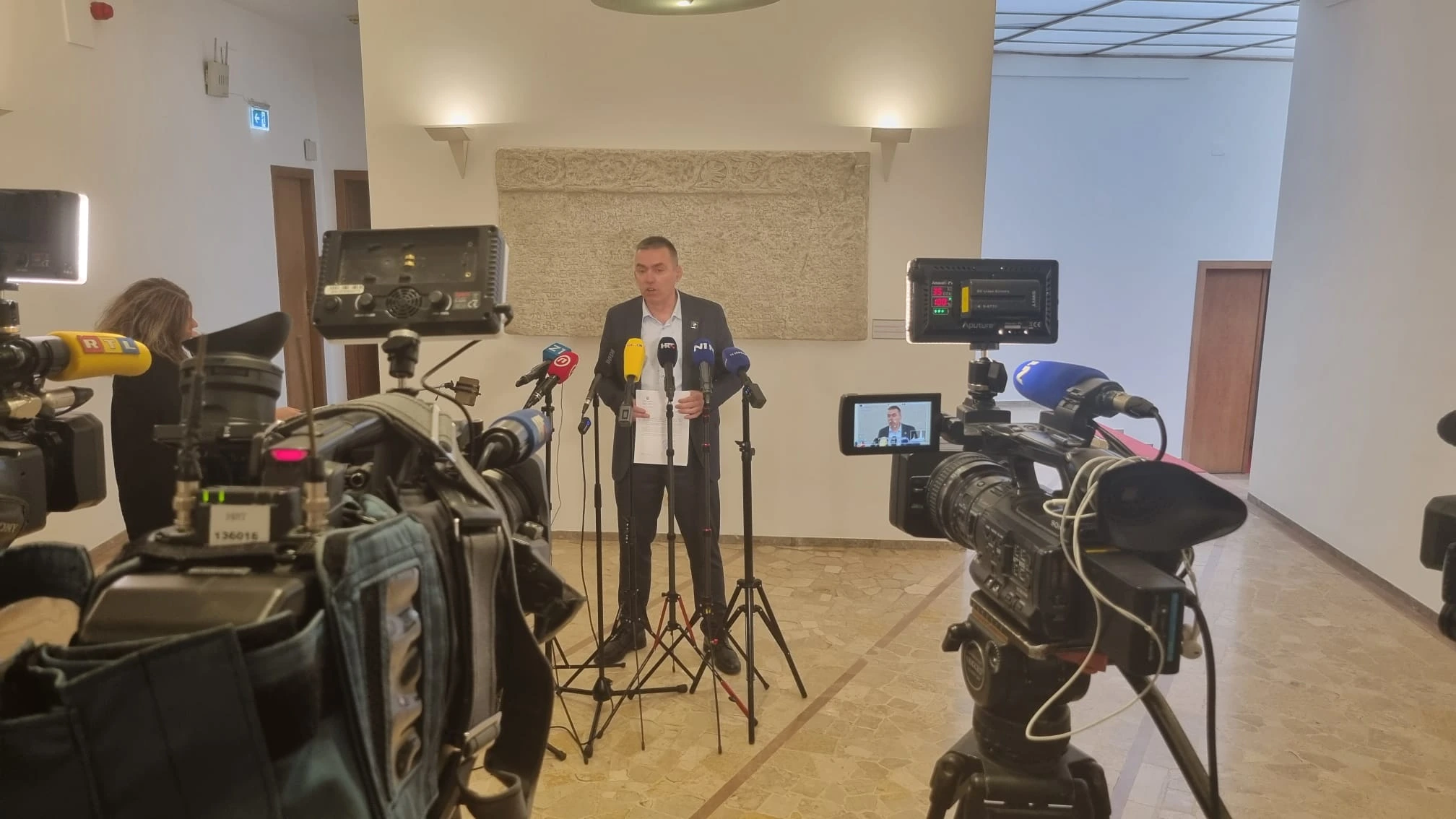 Mlinarić: Hoće li Republika Hrvatska tražiti i tužiti Republiku Srbiju za ratnu odštetu?