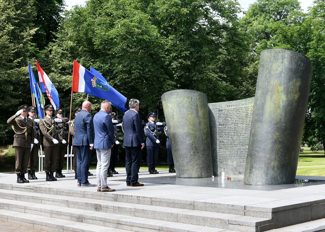 Milanović na obljetnici Udruge HVIDR-a Sisak: Hrvatskoj nitko nije pomagao u Domovinskom ratu